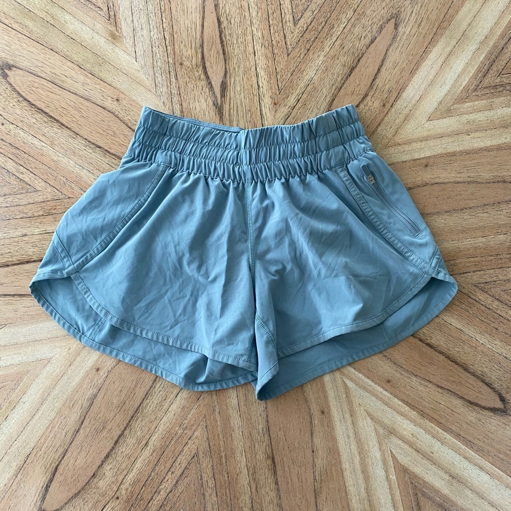 lululemon | Tracker Shorts | 4” | size 4